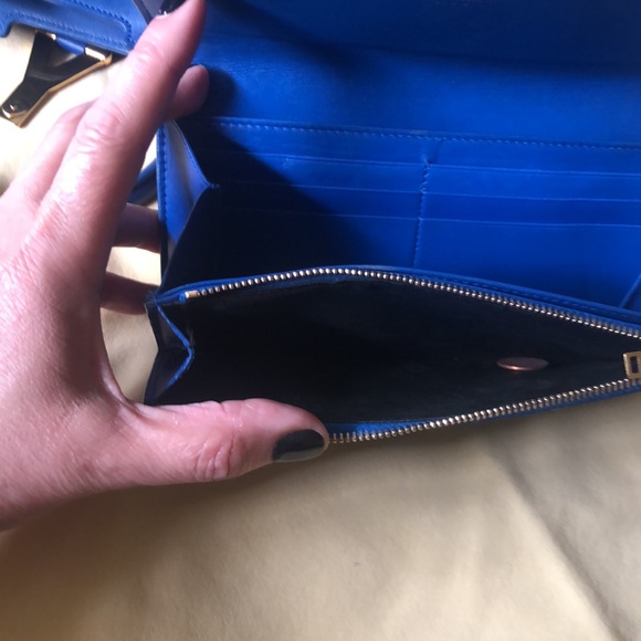 Ysl Cabas, very good condition except two on the bottom inside pls check photos. - Picture 7 of 11